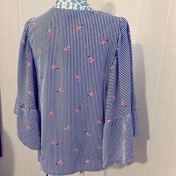 Blue and white stripe top with pops of floral size M - Picture 4 of 6